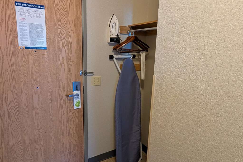 Days Inn & Suites by Wyndham Castle Rock - photo 12