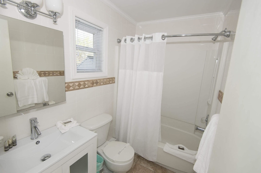 Driftwood Resort - photo 12