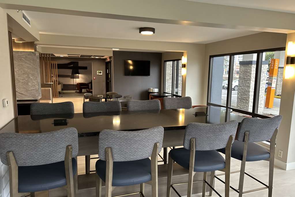 Best Western Plus Meadowlands - photo 20