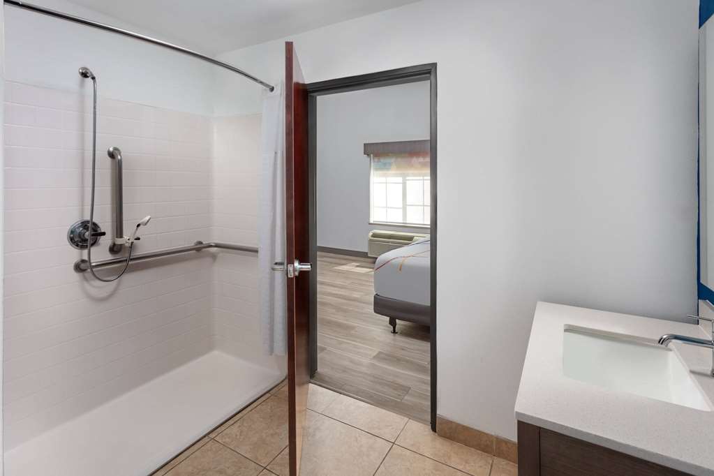 La Quinta Inn & Suites by Wyndham Woodward - photo 40