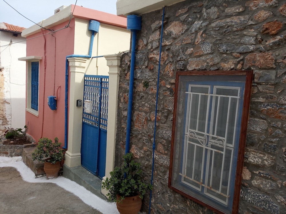 Nektarios Village House — 4-Star Luxury Hotel in Neapolis, Greece