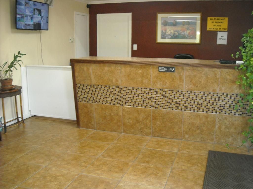 Bastrop Inn - photo 9