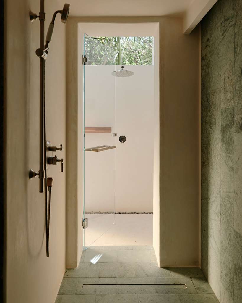 Suite Bathroom