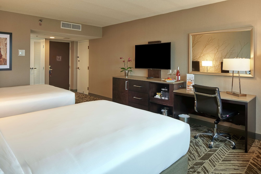 Hilton Cincinnati Airport - photo 9