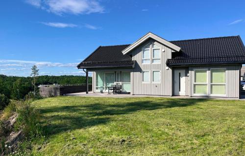 4 Bedroom Amazing Home In Færvik — 4-Star Luxury Hotel in Arendal, Norway