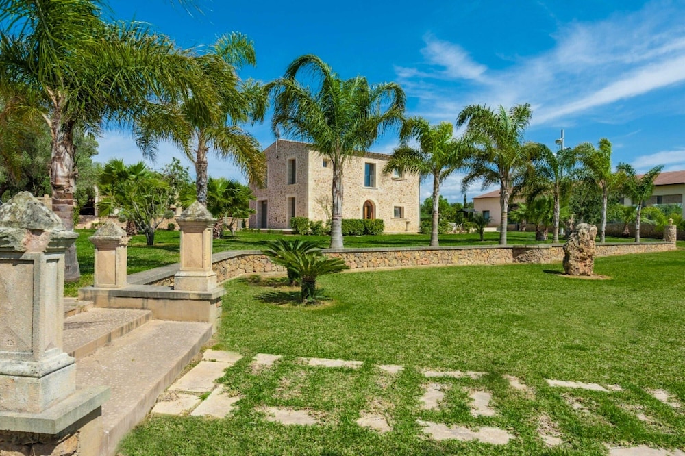 Son Perot — 4-Star Luxury Hotel in Maria De La Salut, Spain