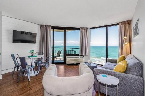 Pristine Oceanfront King Suite Best Layout in Bldg 806 — 4-Star Luxury Hotel in Myrtle Beach, United States