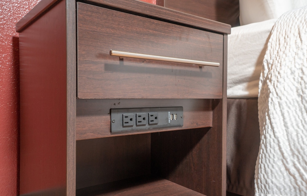 Red Roof Inn & Suites Indianapolis Airport - photo 20