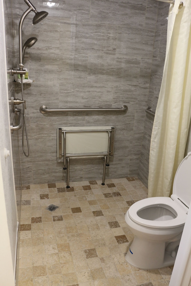 LoneStar Inn - photo 8