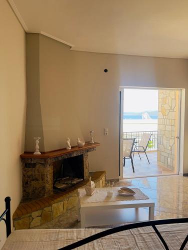 Luxury seaside apartment 3 bedrooms — 4-Star Luxury Hotel in Livanates, Greece