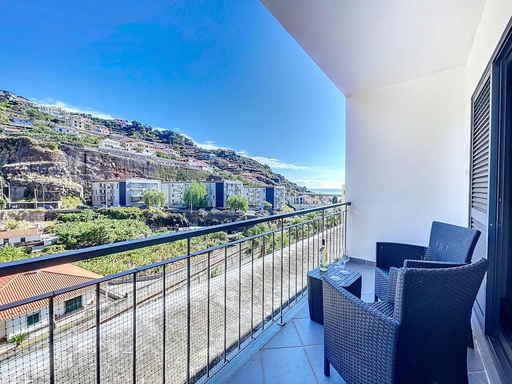 Agostinho Apartment by Atlantic Holiday — 4-Star Luxury Hotel in Santa Cruz, Portugal