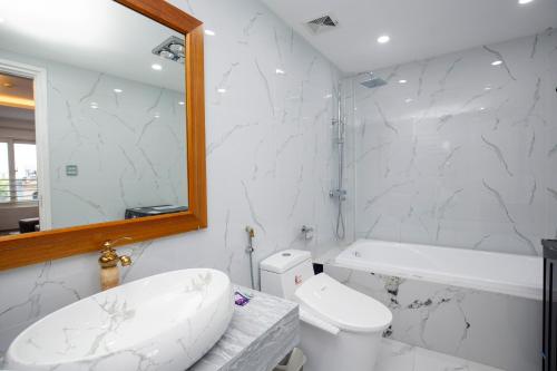 Lake view 1 bedrooms apartment at Kim Ma — 5-Star Luxury Hotel in Hanoi, Vietnam