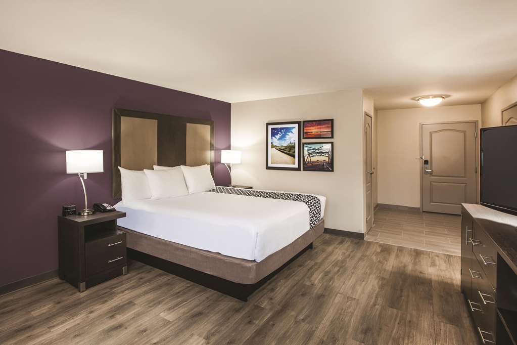 La Quinta Inn & Suites by Wyndham Walker Denham Springs - photo 25