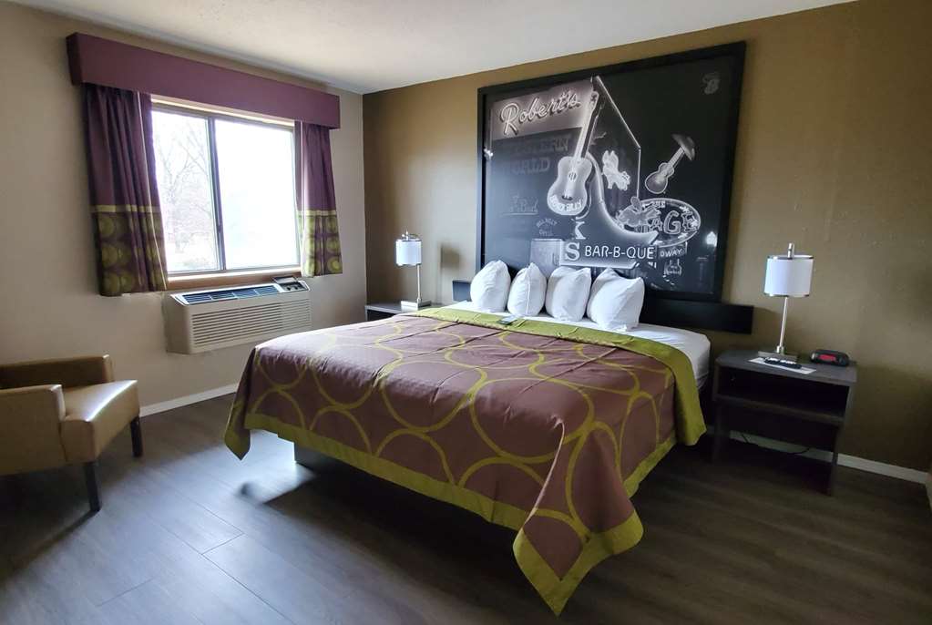 Super 8 by Wyndham Paris - photo 17
