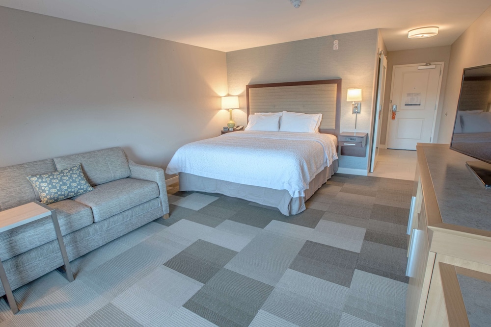 Hampton Inn by Hilton Amesbury - photo 10