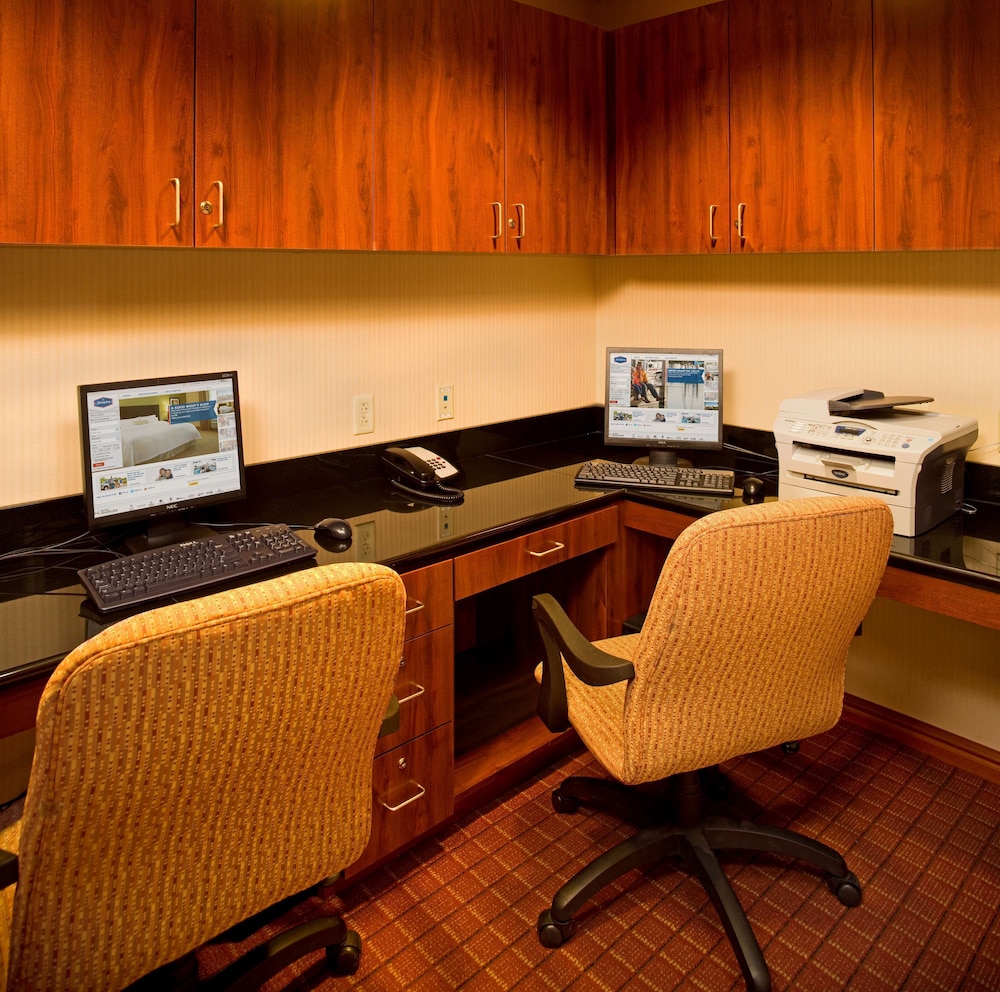 Hampton Inn & Suites Pittsburgh Meadow Lands - photo 28
