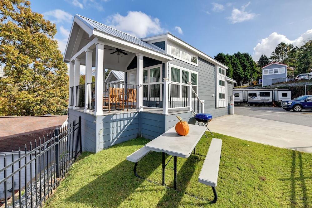 Lake Norman Home With Pool Access And Water Views 21993374 — Terrell