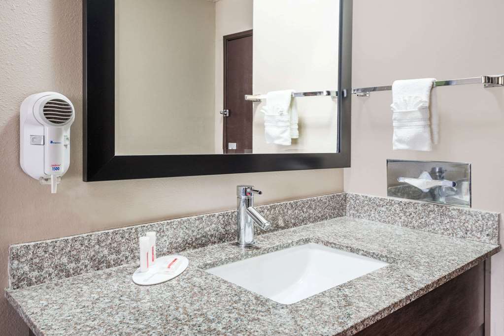 Super 8 by Wyndham Warrensburg - photo 8