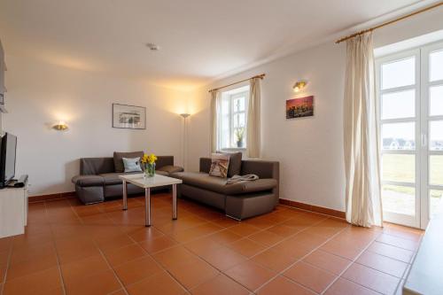 Feriendorf Rugana Klassik Appartement mit 1 Schlafzimmer und Terrasse B05 — 4-Star Luxury Hotel in Dranske, Germany