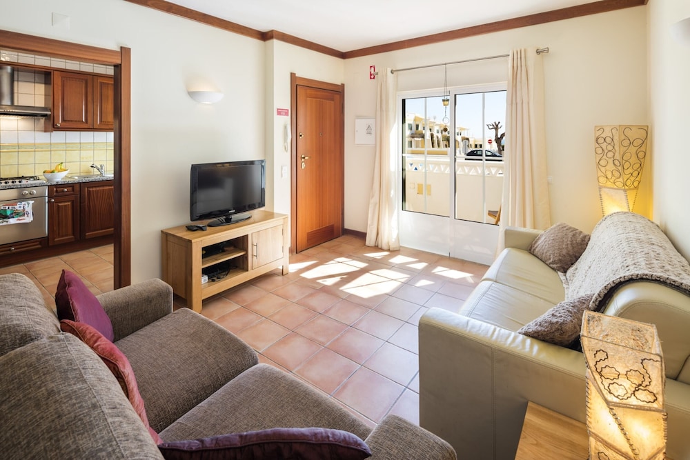 Apartment near Praia do Carvalho Beach — 4-Star Luxury Hotel in Lagoa, Portugal