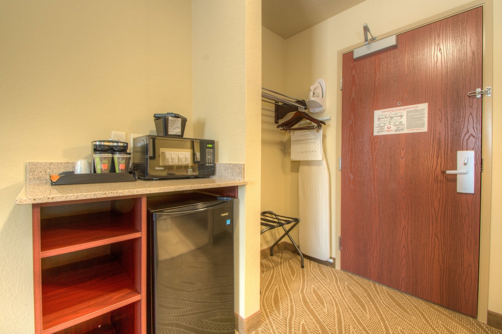 Cobblestone Inn & Suites Holyoke - photo 5