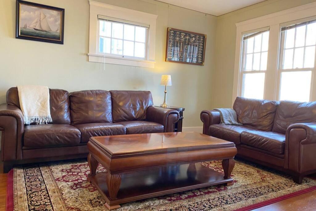 Historic Downtown Flat # 1 — 4-Star Luxury Hotel in Astoria, United States