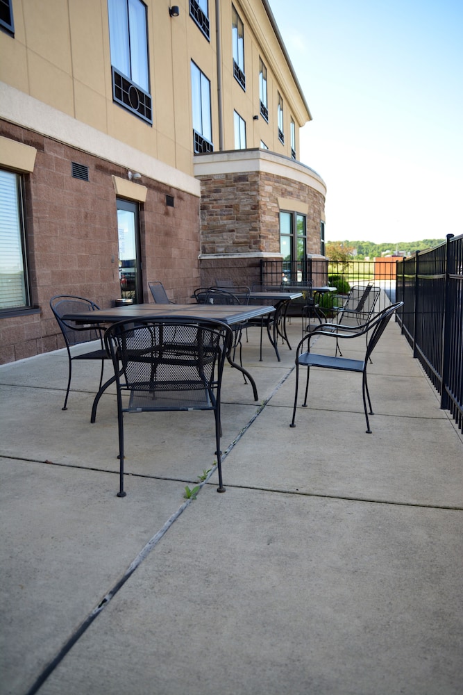 Holiday Inn Express & Suites Youngstown West Austintown by IHG - photo 25