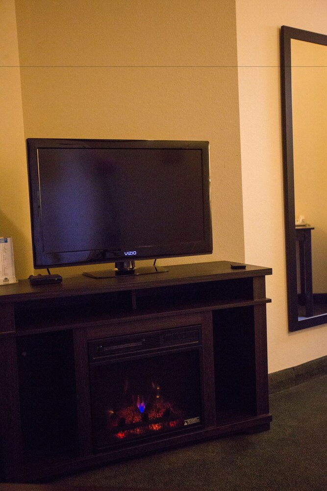 Chisholm Inn & Suites - photo 10