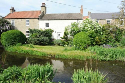 Clearwater 17th Century Cottage — 4-Star Luxury Hotel in Richmond, United Kingdom
