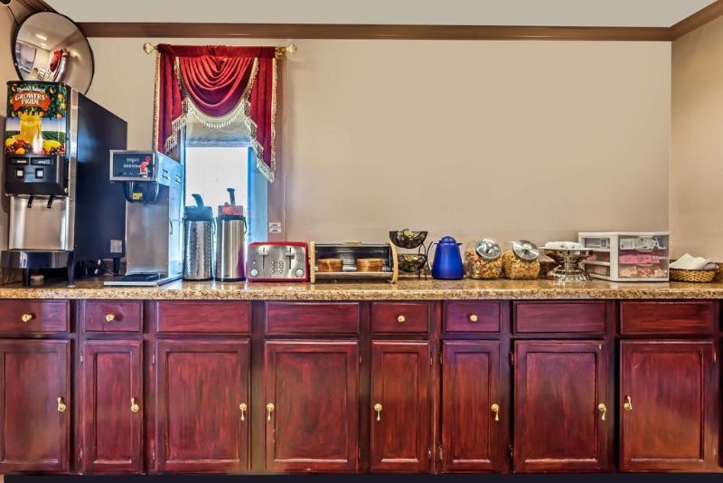 Knights Inn Seymour - photo 3