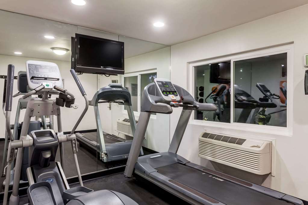 Days Inn by Wyndham San Diego Hotel Circle - photo 8