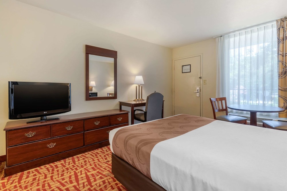 Quality Inn At Town Center - photo 12