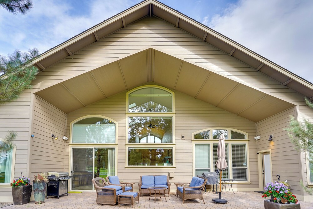Redmond Golf Getaway Near Smith Rock State Park — Redmond