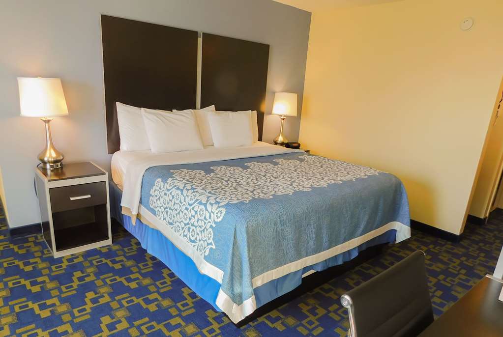 Days Inn & Suites by Wyndham Pocahontas - photo 8