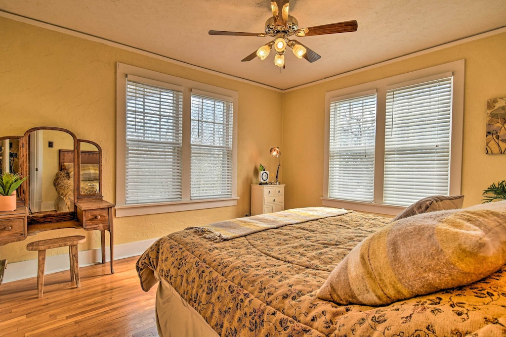 2 Mi To Oaklawn Casino Home with Peaceful Yard - photo 9