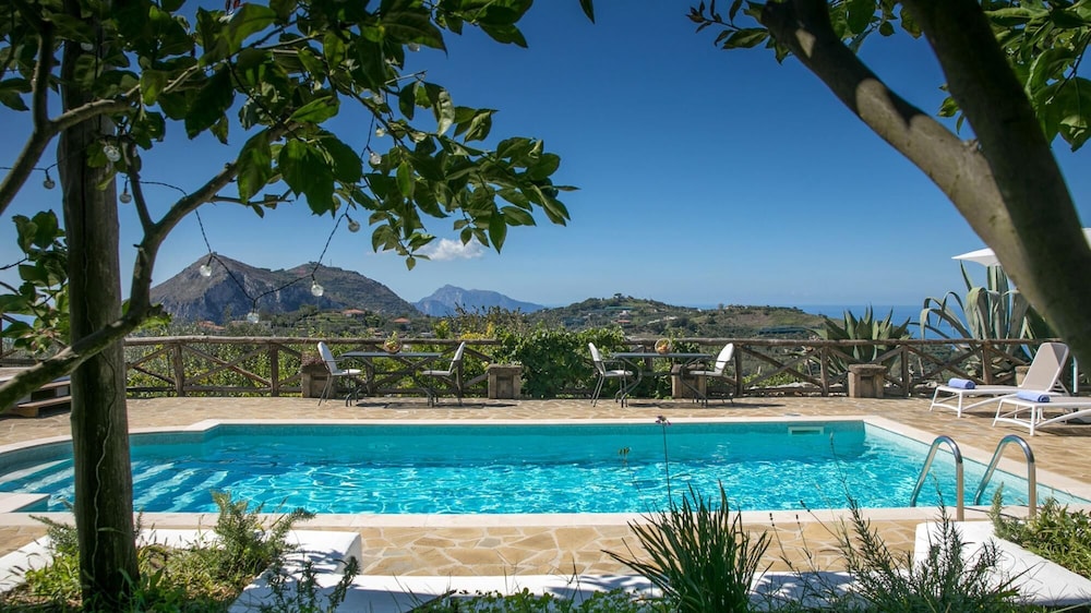 Villa Amiela — 4-Star Luxury Hotel in Sorrento, Italy