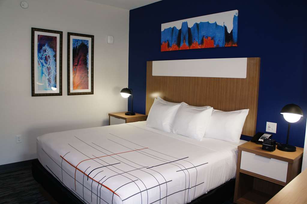 La Quinta Inn & Suites by Wyndham Katy - photo 30