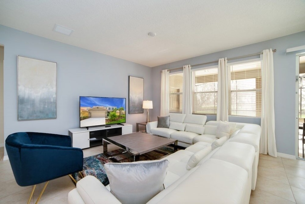 Amazing 5 Bedroom Solterra New Resort Home 5 Villa by RedAwning Davenport - photo 17