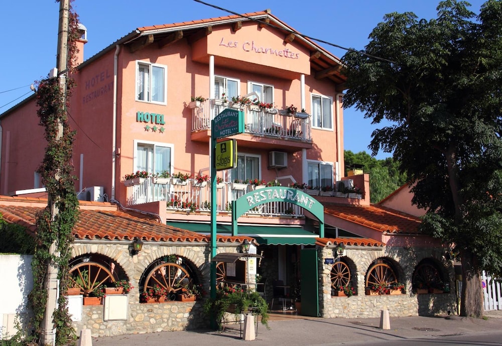 Les Charmettes - carbon neutral hotel in Argelers