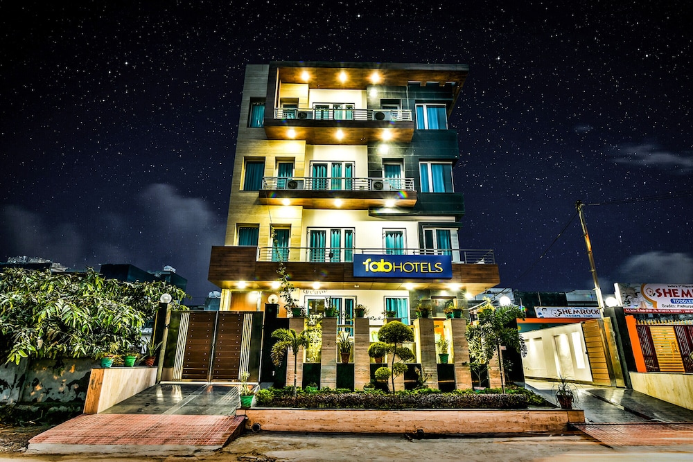 Fabhotel Merriment - last minute hotel in Noida