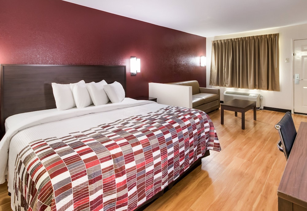 Red Roof Inn & Suites Commerce Athens - photo 12