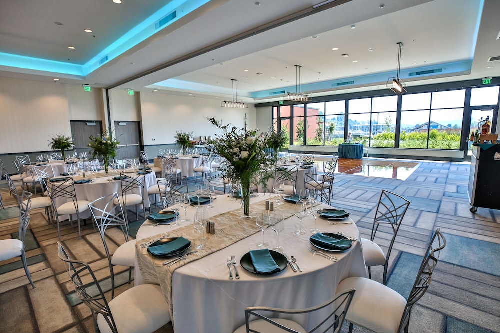 Hotel Indigo Everett Waterfront Place by IHG - photo 55