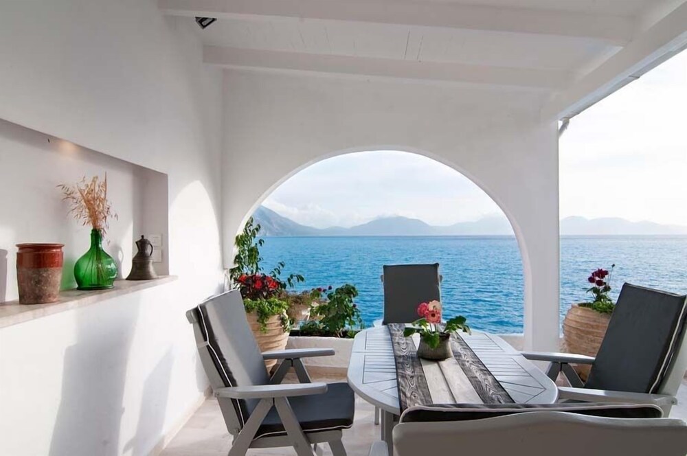 Kanakis Apartments — 4-Star Luxury Hotel in Kefalonia, Greece