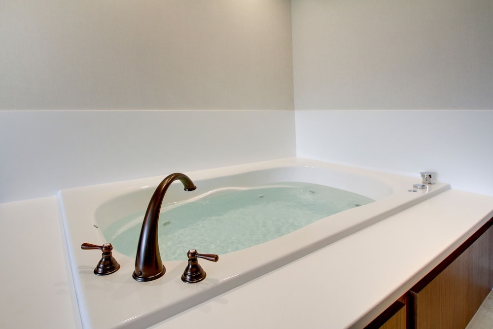 Holiday Inn Express & Suites Aurora Naperville by IHG - photo 22