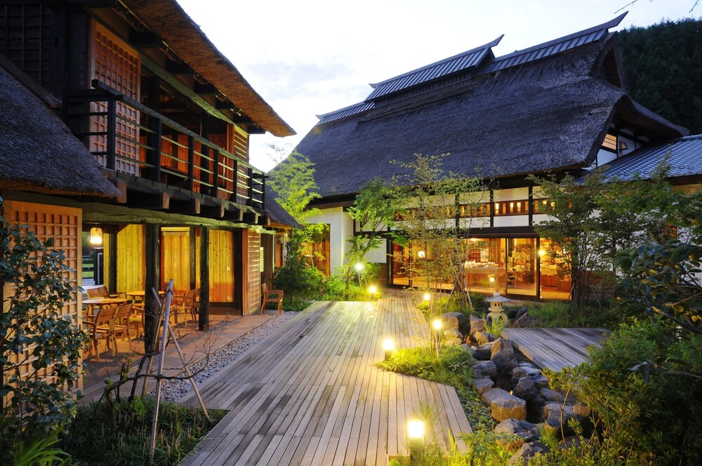 Kawabaonsen Kayabukinogensenyuyado yutorian — hotel in Numata