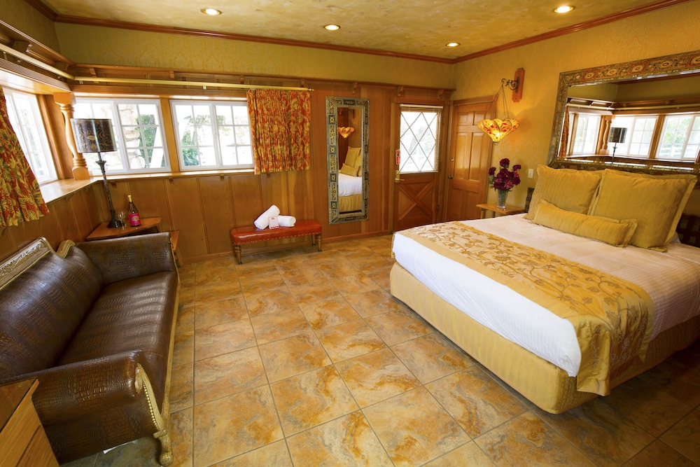 Madonna Inn - photo 95