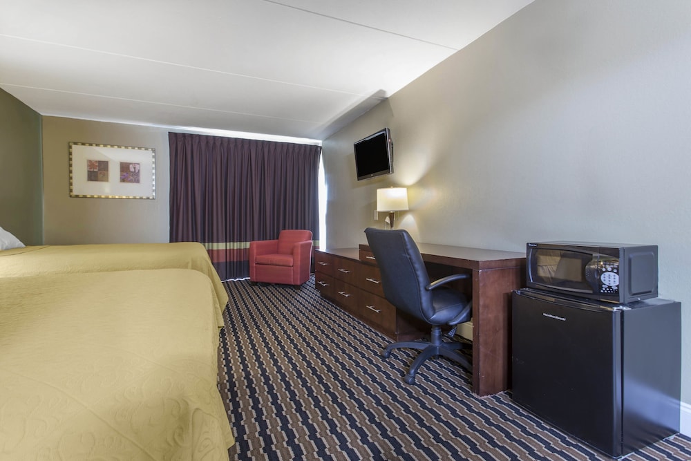 Super 8 by Wyndham Battleboro Rocky Mount - photo 14