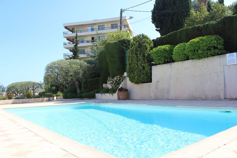 Nice Booking MYKONOS Terrasse Vue mer — 4-Star Luxury Hotel in Nice, France