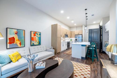 Business Ready Fast WiFi Onsite Parking — 4-Star Luxury Hotel in Austin, United States