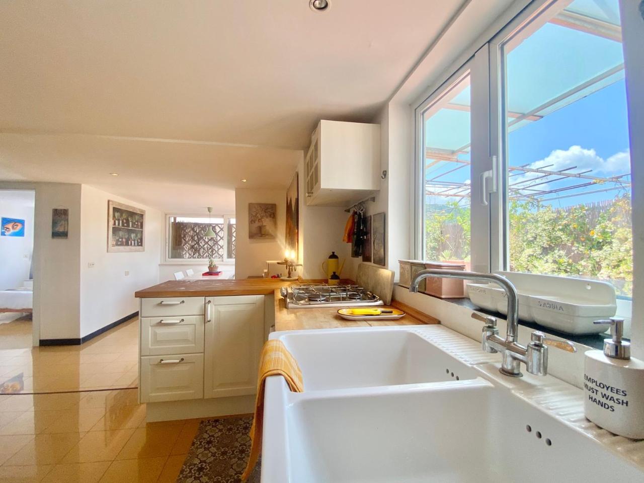CasaViva Apt with terrace and parking in Rapallo — 4-Star Luxury Hotel in Rapallo, Italy